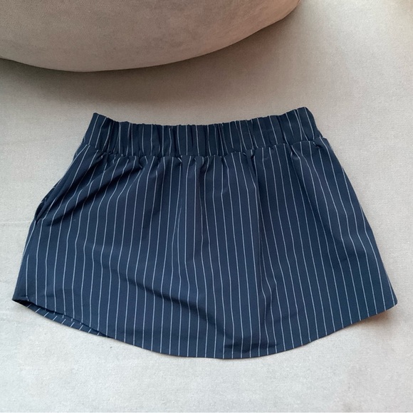 Alo Yoga Pinstripe Daylight Mini Skirt Navy/Ivory S - Picture 9 of 9